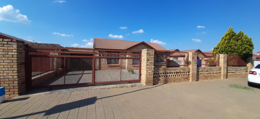 3 Bedroom Property for Sale in Vista Park Free State